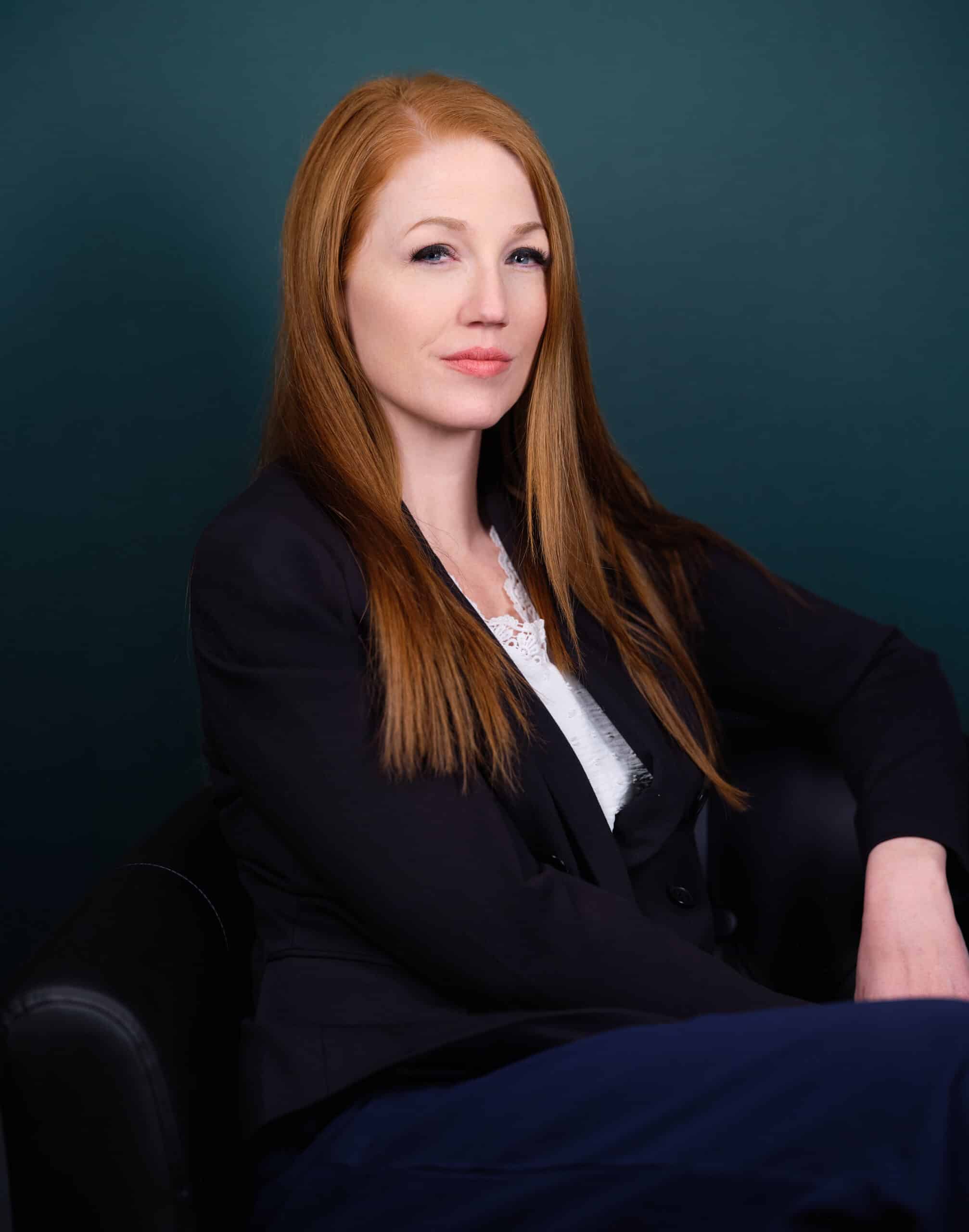 Lee Elizabeth 716 0233 Social Media Hst Retouched