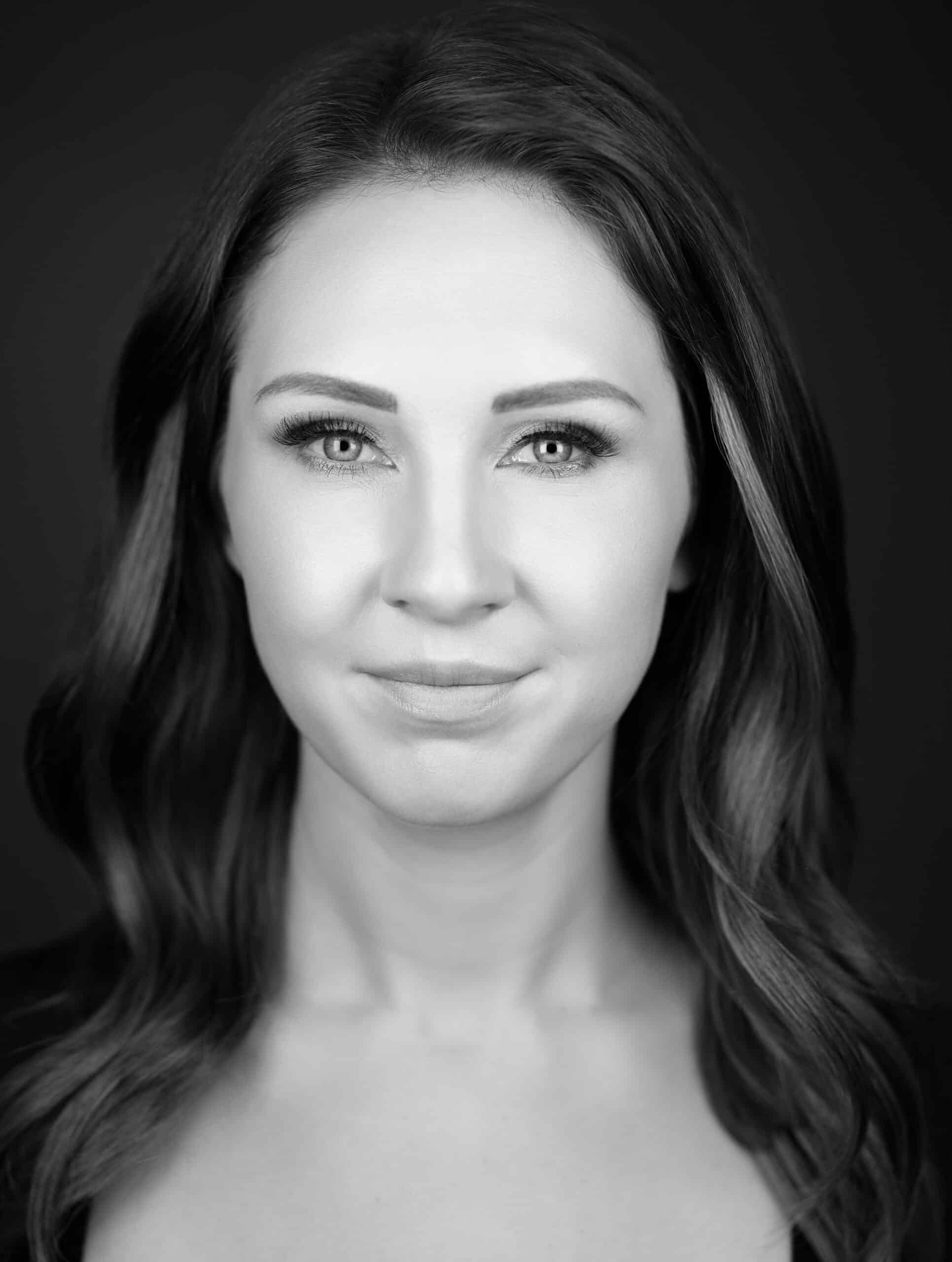 Marias Mackenzie 874 0334 Bw Social Media Hst Retouched 1