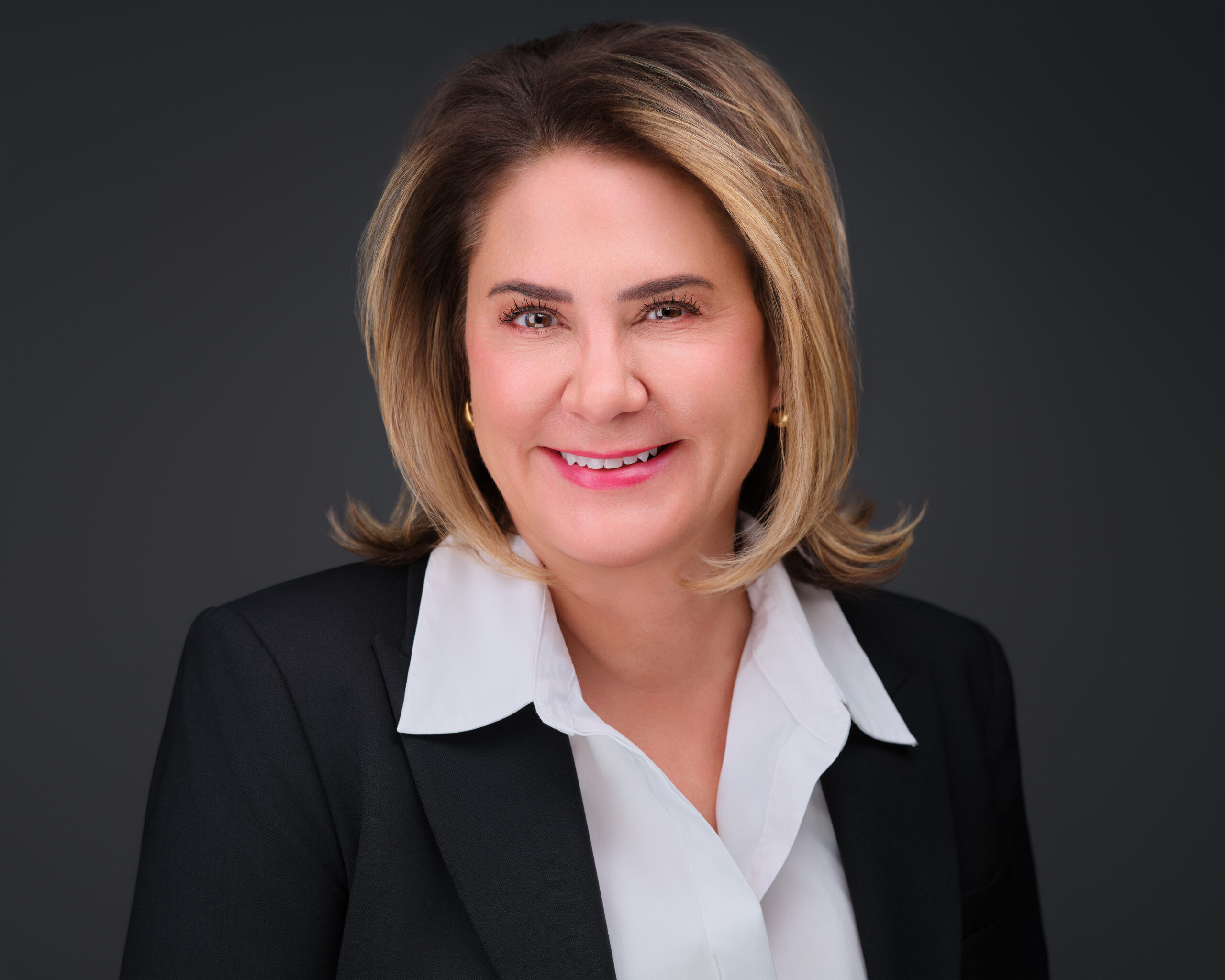 :aw firm headshot of a female attorney, photographed in Scottsdale