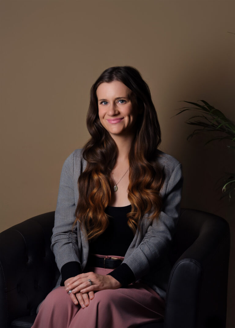 Nuss Kasey 896–0049 Half Body Retouched