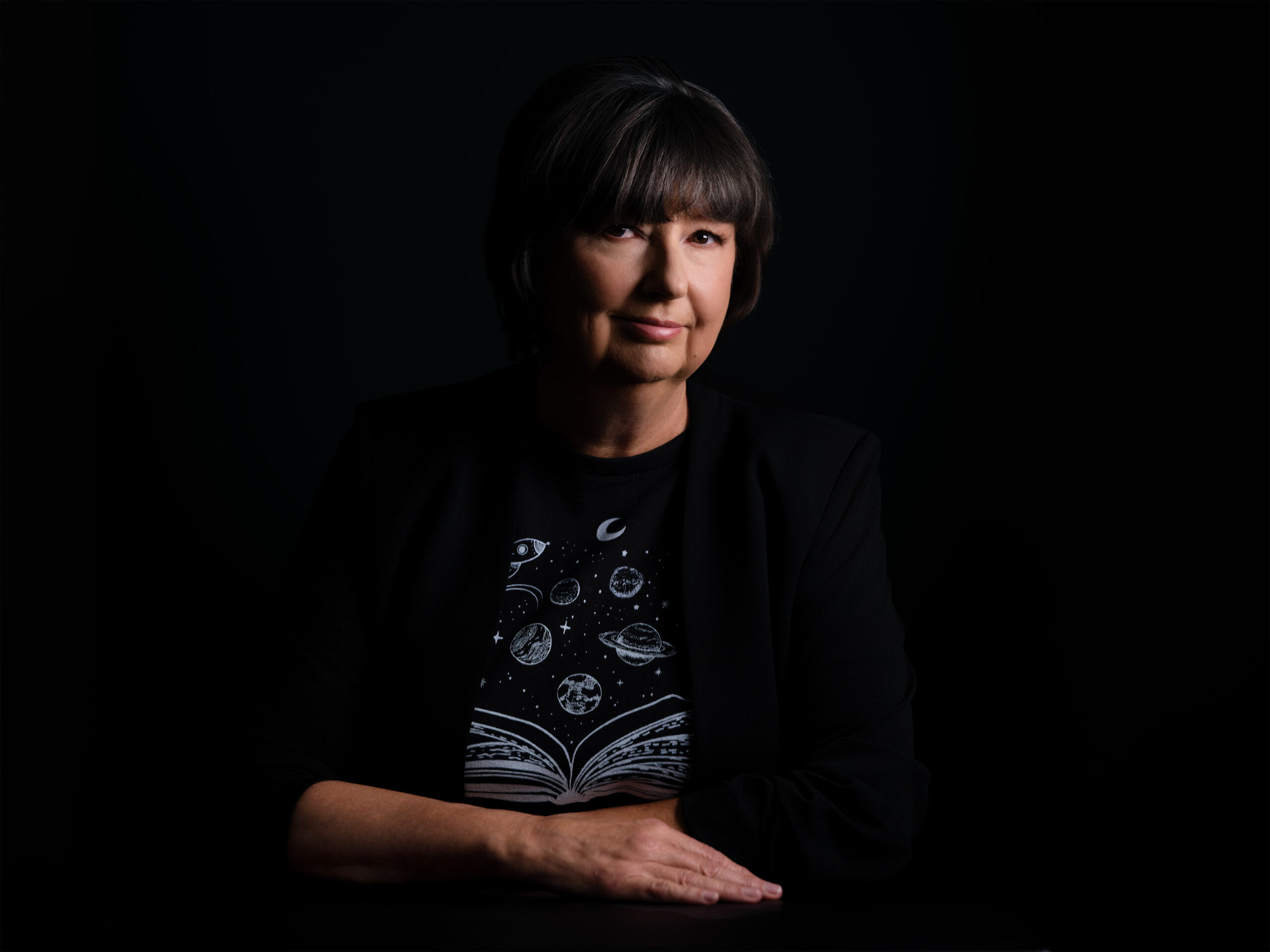 portrait of an arizona author using directional light for a creative look